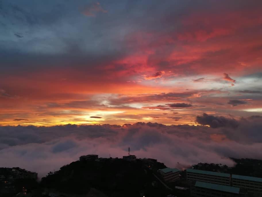 Vacation House In Baguio With Amazing Sunset Views バギオ エクステリア 写真