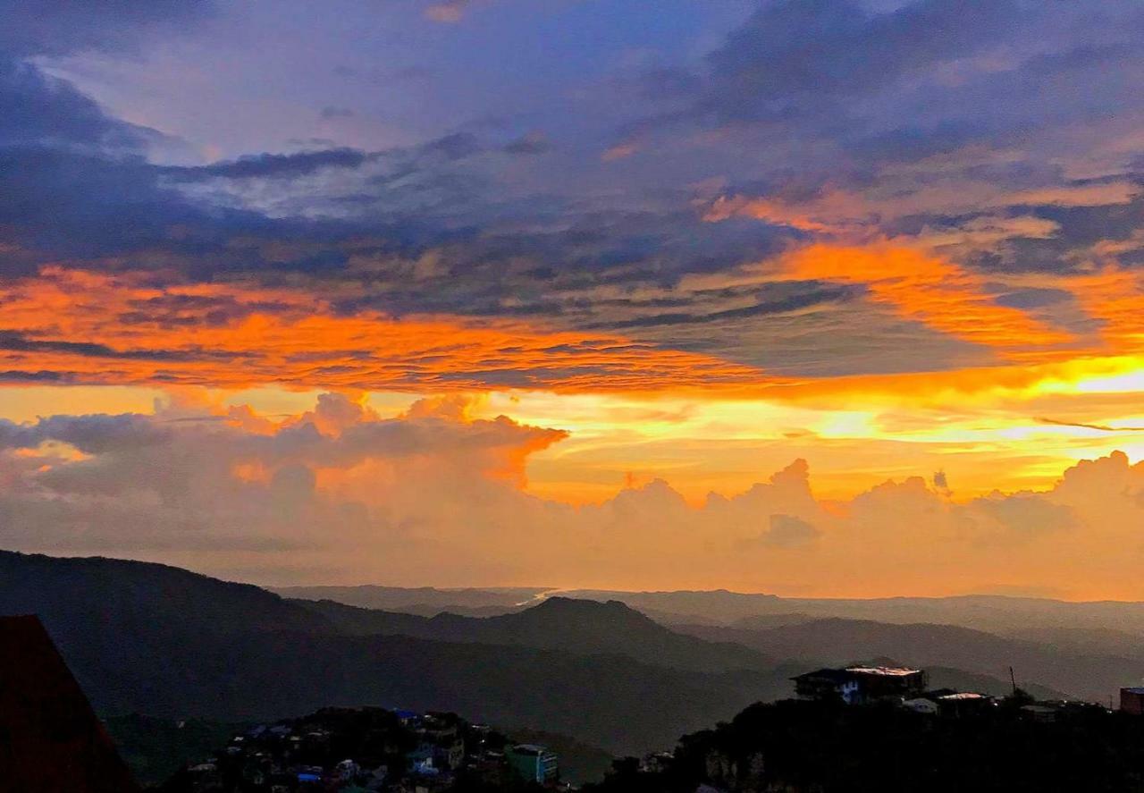 Vacation House In Baguio With Amazing Sunset Views バギオ エクステリア 写真