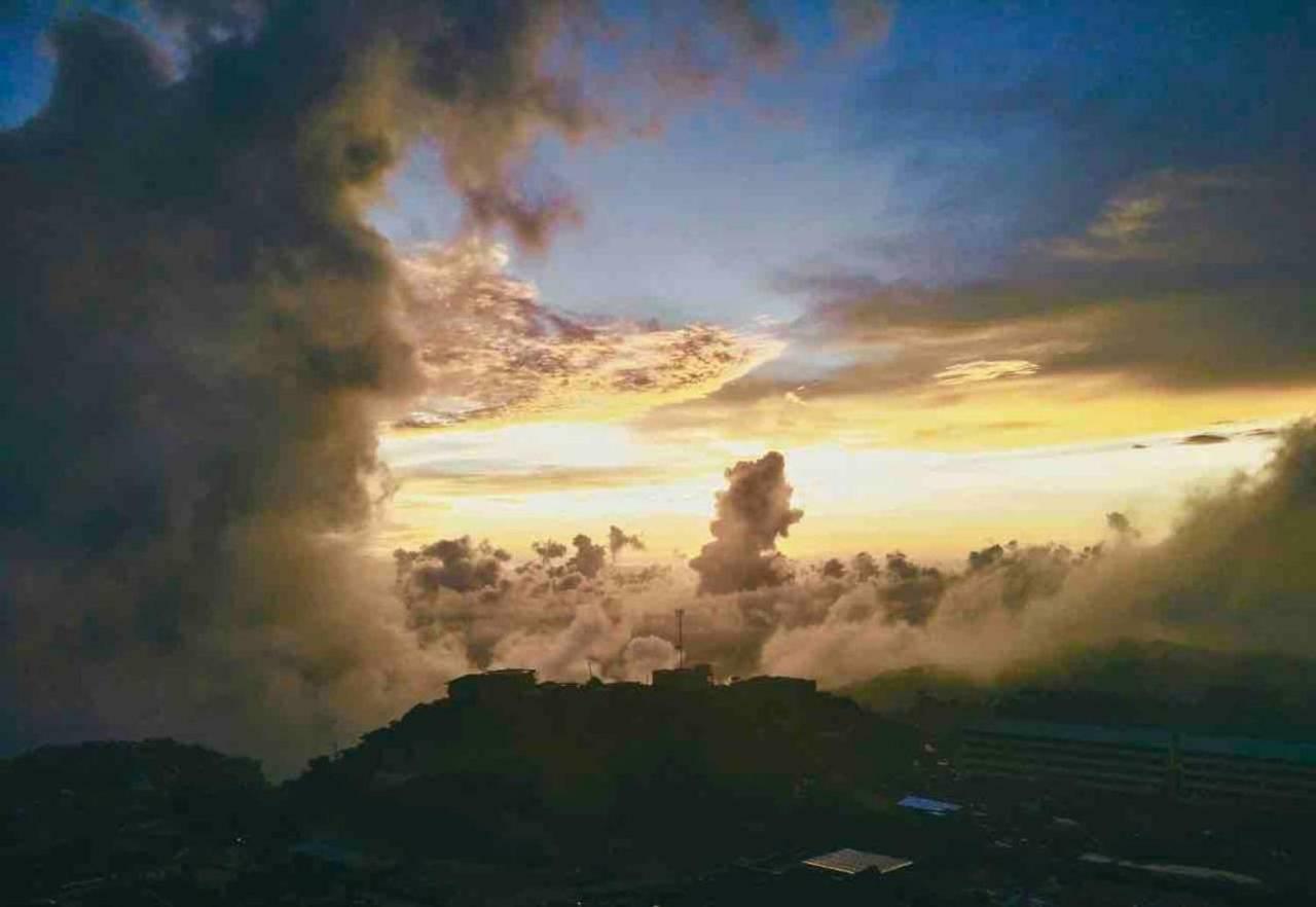 Vacation House In Baguio With Amazing Sunset Views バギオ エクステリア 写真