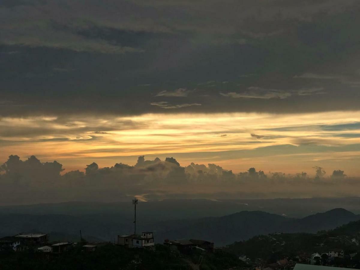 Vacation House In Baguio With Amazing Sunset Views バギオ エクステリア 写真